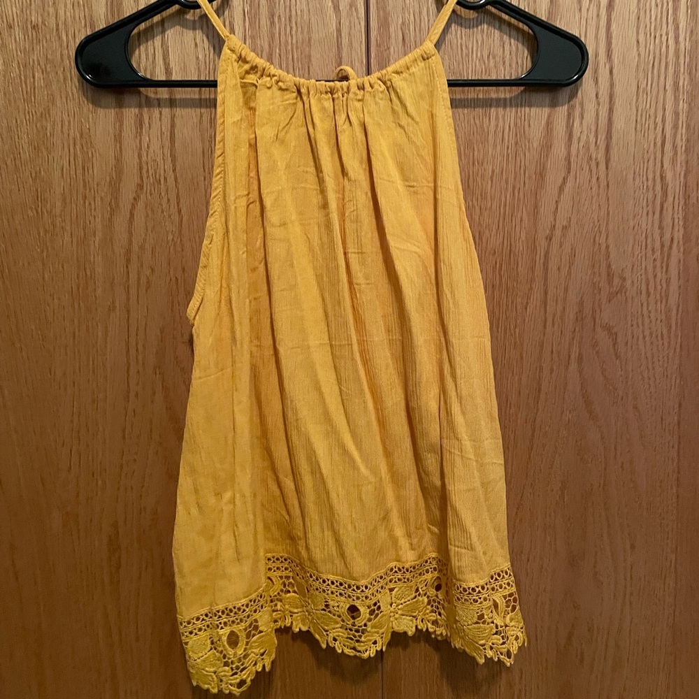 Super cute - yellow flowy top